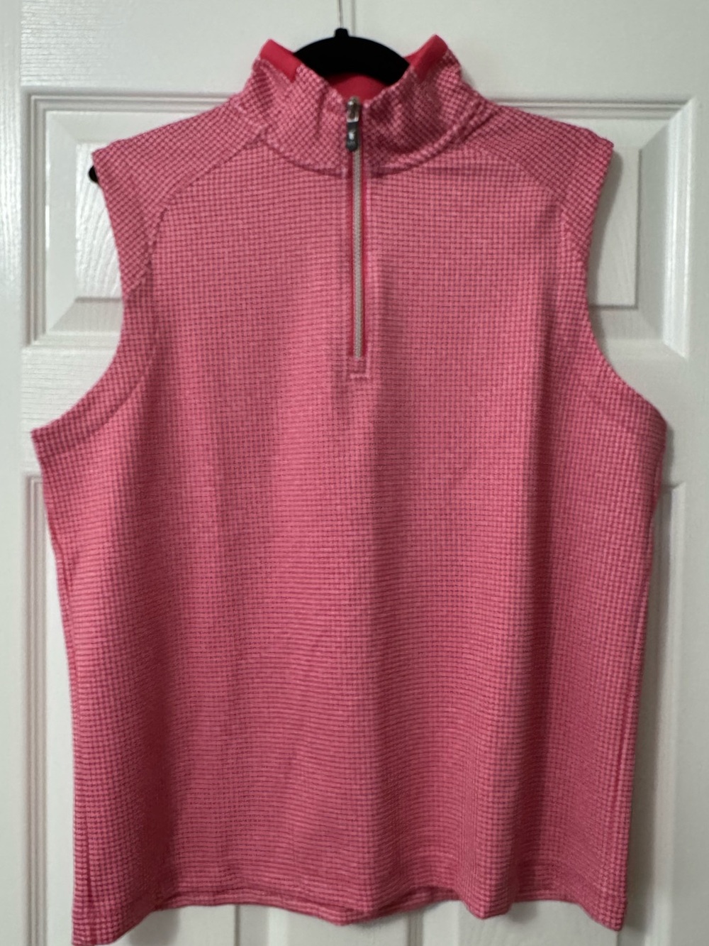 Fairway & Greene Red-Pink Houndstooth Zip Golf Top